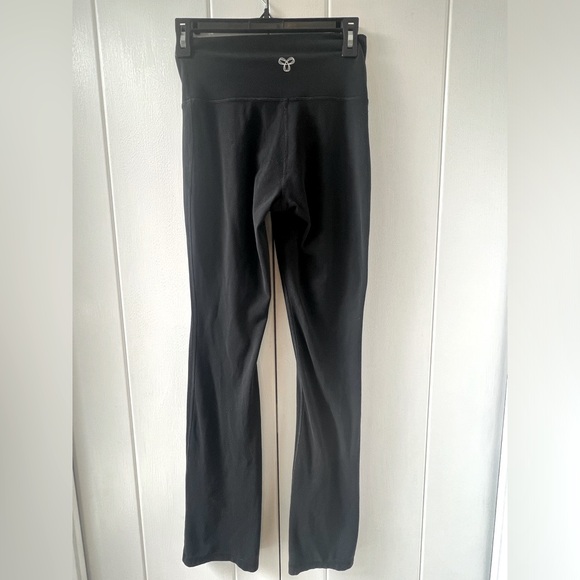 TnaBUTTER™ Split Hi-Rise Long Legging in Black. Size small. - Picture 3 of 5